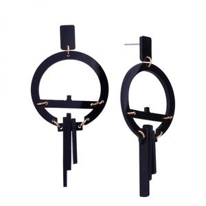 Black acrylic stylish circle earrings